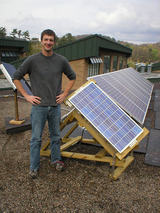 DIY SOLAR: Inexpensive Homemade Sun Tracker Maximizes Solar Panel 